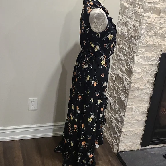 Apricot Floral wrap dress with ruffled front - Picture 5 of 8